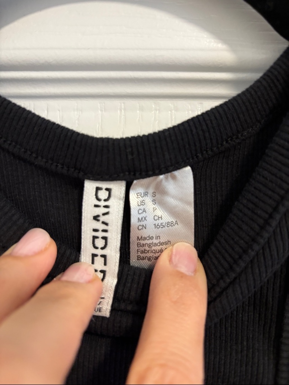 H&M Black Ribbed Cropped Racerback Tank Top - Picture 2 of 3